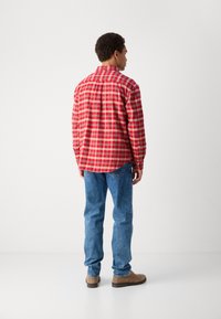 GANT CHECK SHIRT - Skjorter - ruby red