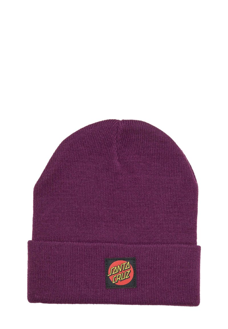 Gorro de punto morado con un dobladillo y una etiqueta cuadrada que presenta el logotipo "SANTA CRUZ" en rojo y amarillo. Textura suave, material ligero.