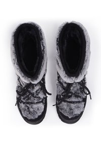 Graue Fälschungsfellstiefel mit schwarzen Akzenten, runder Zehenform und Schnürung vorne. Weiches Innenfutter und gestickte Details rund um die Sohle.