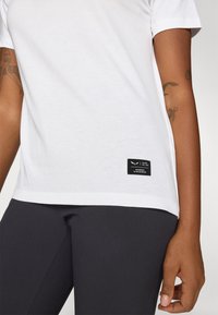 Salewa EAGLE LOGO PATCH - Basic T-shirt - optical white