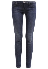 Jeans ajustados de denim azul oscuro con una textura suave. Presentan un estilo clásico de cinco bolsillos y un cierre de botón.