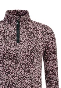 Rožinė fliso palaidinė su juodu leopardo raštu, stojoka ir pusiau užtrauktuku. Minkšta tekstūra ir prigludęs dizainas.