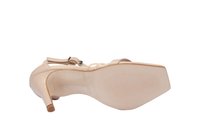 Sandalia de tacón de cuero en color nude con tacón afilado, correa ajustable en el tobillo y suela texturizada. Acabado liso con elementos decorativos mínimos.