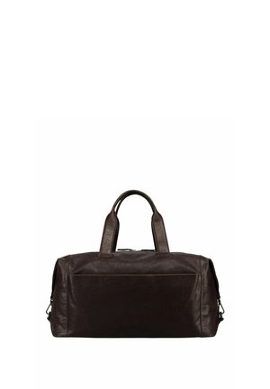 Sac de voyage en cuir marron foncé avec deux poignées et une fermeture éclair sur fond blanc.