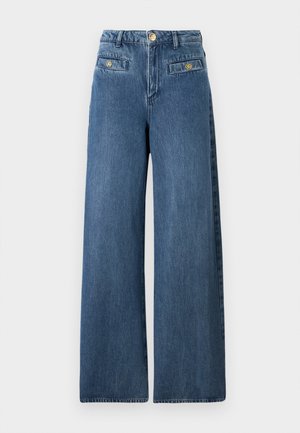 Sinised denimpüksid laia säärega ja kõrge vöökohaga, millel on kuldse tooniga nööpdetailid ja kaks tagataskut. Kangas on klassikalise ja pehme tekstuuriga.