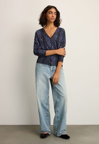 Next BUTTON UP REGULAR FIT - Vesta na kopčanje - blue animal