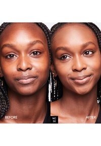 MAC STUDIO FIX POWDER PLUS FOUNDATION - Fond de teint - nc50