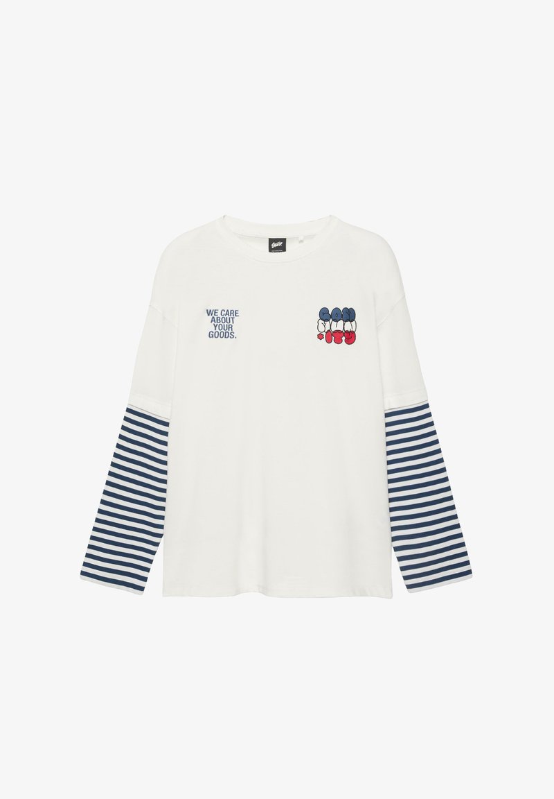 Chemise blanche à manches longues avec bas de manches rayés bleu et blanc, texte « NOUS PRENONS SOIN DE VOS MARCHANDISES » et motif coloré sur la poitrine.
