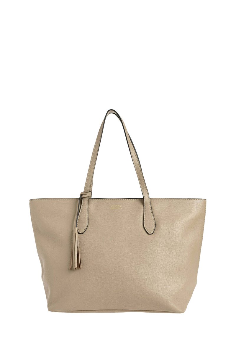 Sac fourre-tout en cuir beige avec deux poignées, présentant un détail de frange et des coutures foncées contrastantes le long des bords.