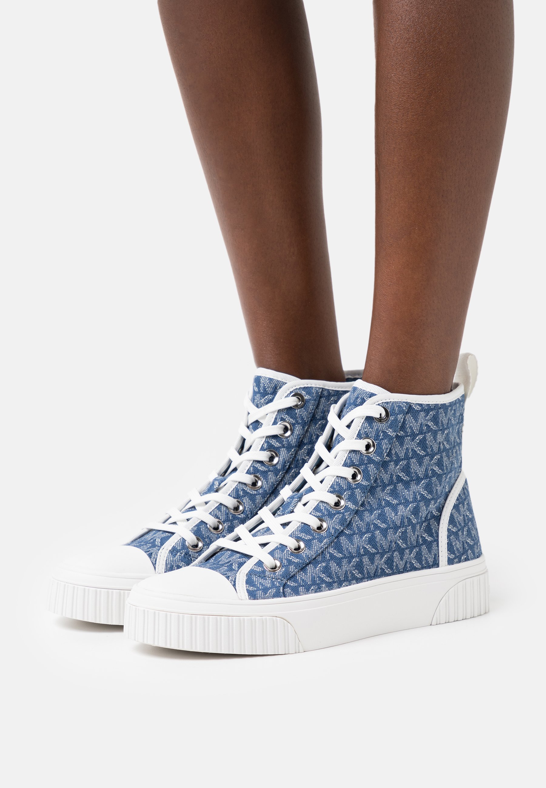 Descubrir 73+ imagen michael kors gertie high top sneakers