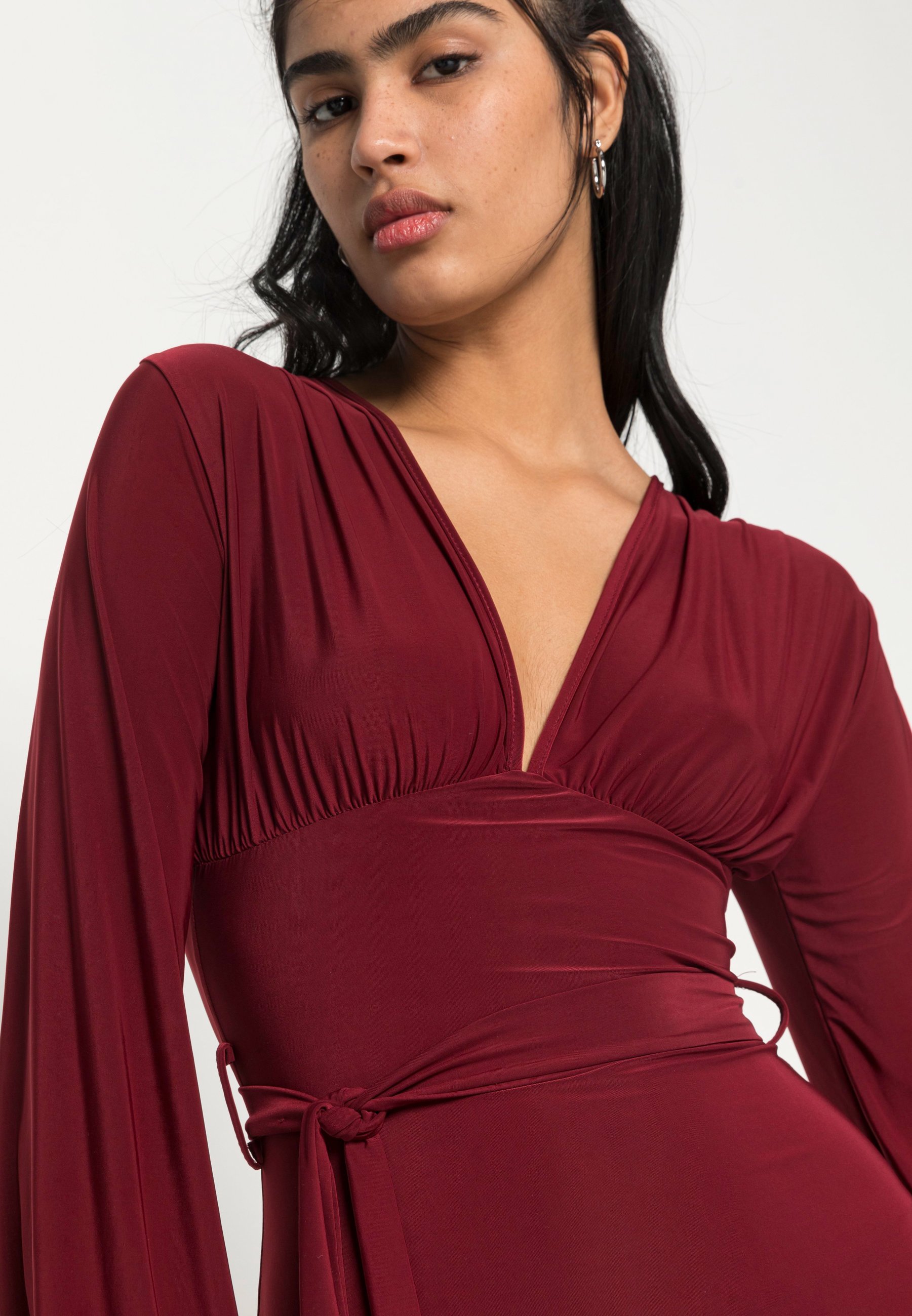 Missguided SLINKY TIE BELT PLUNGE MINI 