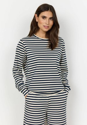 Navy og creme-stribet loungewear-sæt featuring en langærmet top med rund hals og matchende bukser med sidelommer. Blød stoftekstur.