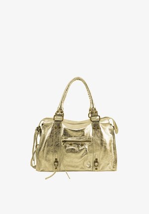 Sac à main en métal doré avec des poignées roulées, une poche zippée et des accessoires décoratifs. Texture lisse avec une forme structurée.