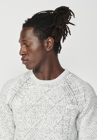 Koroshi Vesta - crudo off white