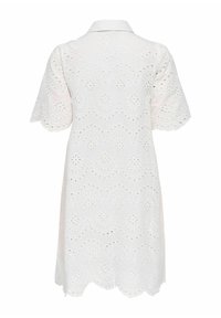 Robe blanche à manches courtes avec broderie ajourée, ourlet et bords de manches festonnés, et petit col, vue de dos.
