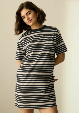 Gestreiftes Kurzarmkleid in Navy und Creme, mit gleichmäßig verteilten horizontalen Streifen, Rundhalsausschnitt und lässigem Schnitt. Weicher Stoff.
