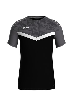 Maglia sportiva a maniche corte nera e grigia con design a chevron bianco, motivi astratti nella parte superiore e logo del marchio "JAKO" sul petto.