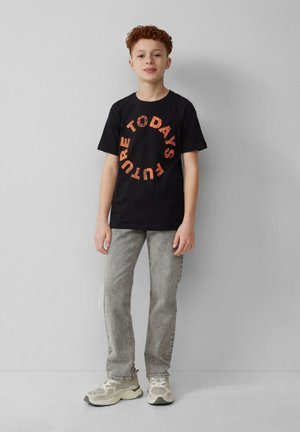 - T-shirt z nadrukiem