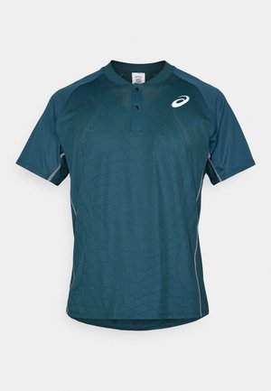 Kurzarm-Sportshirt in Dunkel-Türkis, aus feuchtigkeitsableitendem Material. Mit Henley-Kragen, strukturiertem Muster und reflektierenden Akzenten.