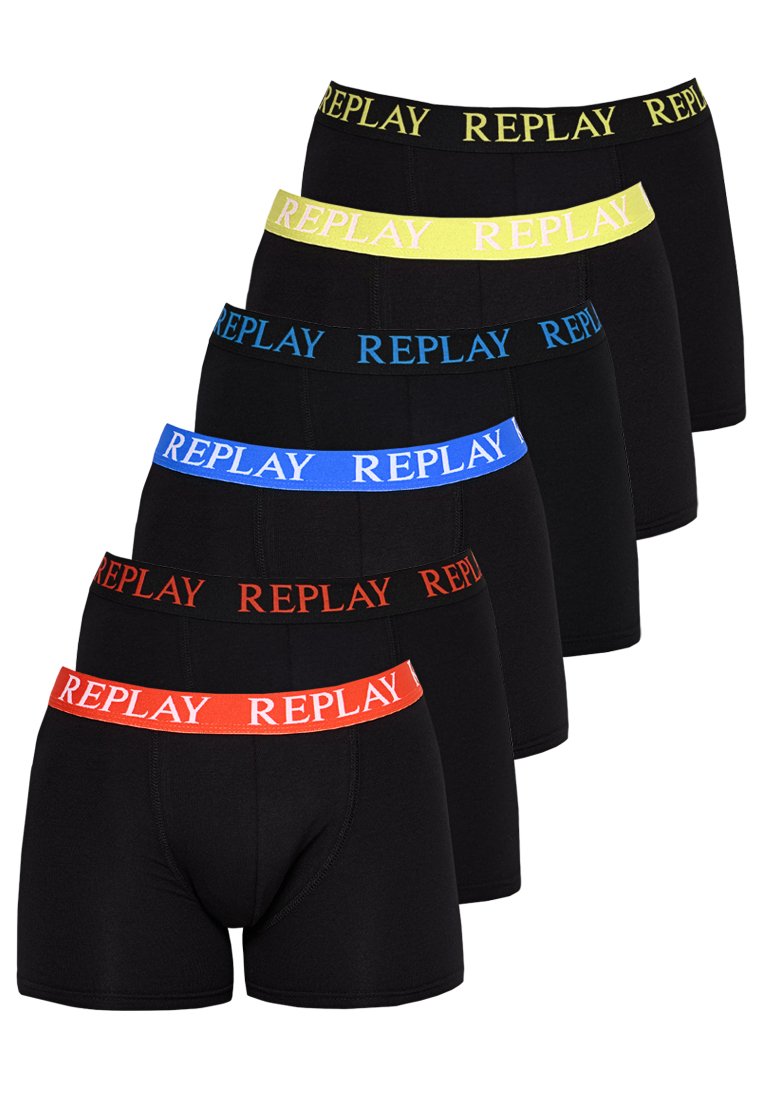 Boxer shorts noirs avec des ceintures élastiques colorées en jaune, bleu et rouge, portant la marque "REPLAY". Texture lisse, design ajusté.