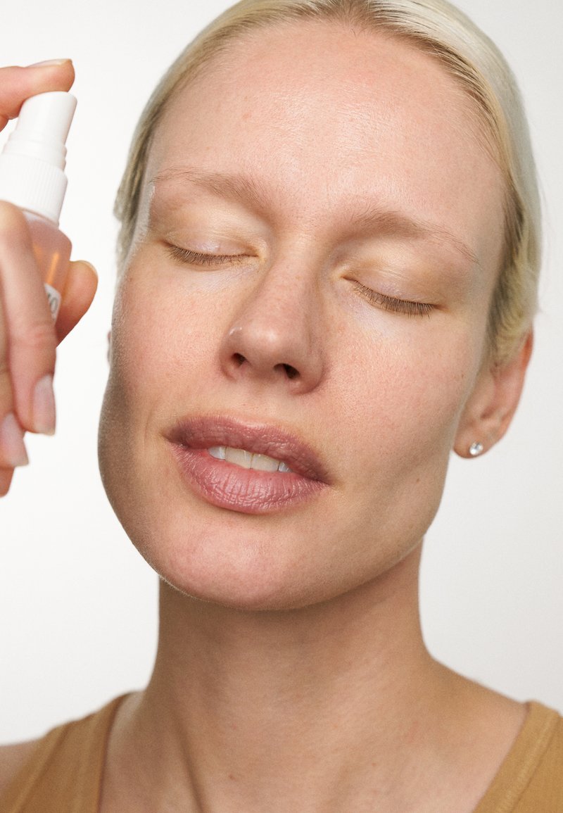 Mario Badescu FACIAL SPRAY ALOE, HERBS & ROSEWATER - Fixeringsspray & -puder