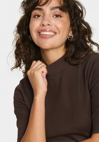 Saint Tropez ASTER MOCK NECK - T-shirt - bas - dark oak