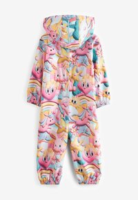 Combinaison rembourrée colorée avec un imprimé ludique d'animaux de dessin animé et de nuages. Comprend une capuche, des poignets élastiques et une taille cintrée.