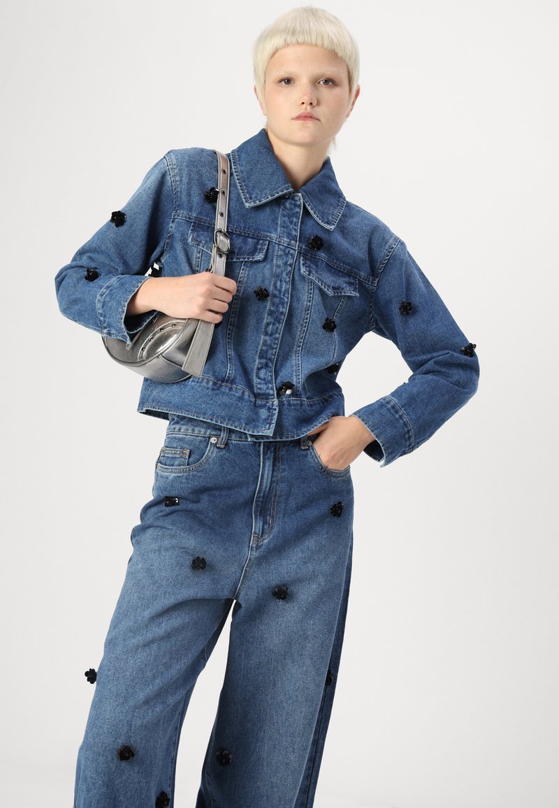 Veste - vareuse - casaque - blazer Vero moda - 10279492 - Vmluna Ls Slim DNM Mix GA Noos Jacket Veste Femme Bleu jeans clair - Prêt-à-Porter
