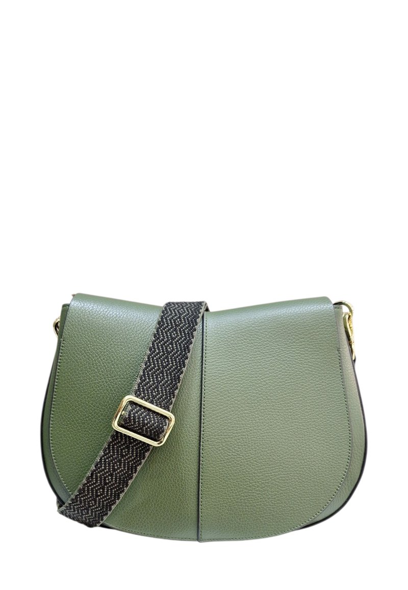 Borsa a tracolla verde in pelle con pattina curvata e tracolla regolabile nera e bianca testurizzata con accentuazione in oro.