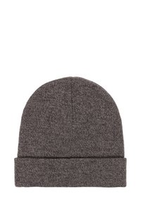 Grijze gebreide beanie met een opgerolde rand, gemaakt van gestructureerde stof. Eenvoudig, naadloos ontwerp met een zachte uitstraling.