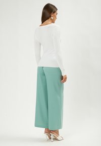 INFLUENCER V NECK - Maglione - white