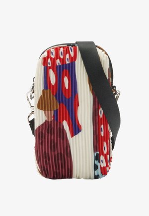 Wielobarwna, plisowana torebka na ramię z abstrakcyjnymi wzorami w kolorach czerwonym, niebieskim i kremowym. Posiada czarny pasek i srebrne akcenty metalowe.