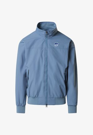 Giacca azzurra con zip, collo alto, polsini ed orlo elasticizzati, tasche laterali e piccolo logo rotondo North Sails sul petto.