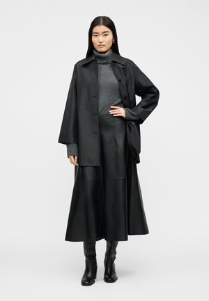 Uvrstitev 6: STUDIO ID - SHORT RAIN - Kratek plašč