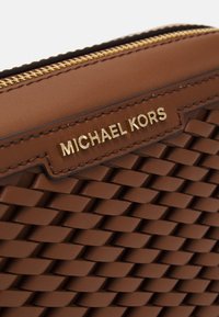 MICHAEL Michael Kors JET SET CAMERA BAG STRAP - Bandolera - luggage