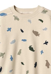 Beżowy sweter z okrągłym dekoltem, z rozproszonymi, wielokolorowymi, abstrakcyjnymi kształtami ptaków w odcieniach niebieskiego, zielonego, szarego i brązowego.