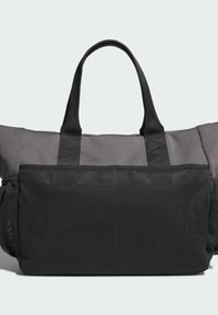Čierna a sivá taška na prenášanie s hladkým látkovým horným dielom a spodnou časťou z oka. Má dve pevné rukoväte na nosenie.