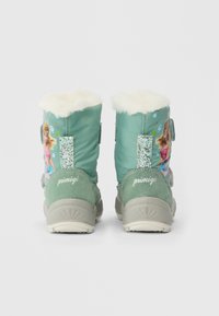 Par de botas de inverno verdes para crianças, com forro de pêlo branco, puxadores com glitter e desenho de princesa de desenho animado nas laterais.