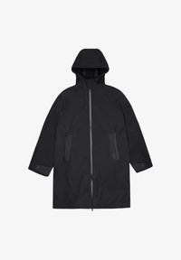 Abrigo impermeable negro con capucha, cremallera frontal y dos bolsillos laterales con cremallera. Textura lisa con mangas anchas y diseño minimalista.