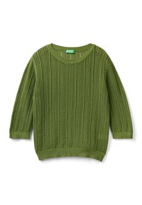 Ljusgrön stickad tröja med lös passform, rund halsringning och trekvartslånga ärmar. Mönstret inkluderar vertikala ränder och öppna vävningar.