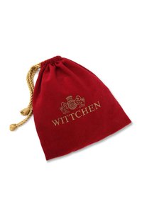 Bolsa de terciopelo rojo con cordón dorado y logo embosado "WITTCHEN", que presenta un diseño de escudo decorativo.