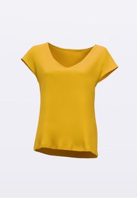 Gelbes Kurzarmshirt mit V-Ausschnitt, das eine glatte Textur und eine lockere Passform aufweist, die am Rücken etwas länger fällt.