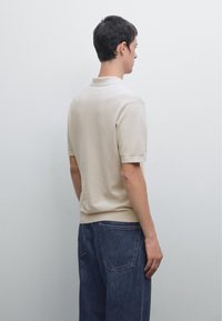 Massimo Dutti LIGHTWEIGHT V-NECK - Piké - beige