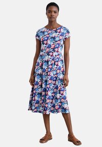 Floral dress with short sleeves, featuring a blue background, red and white flowers, and a flared skirt. Made of lightweight fabric.