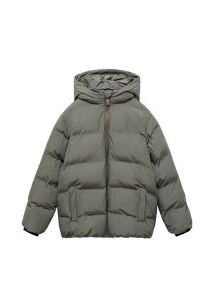 Giacca imbottita con cappuccio di colore verde oliva, dotata di zip frontale, due grandi tasche laterali e polsini elasticizzati per maggiore calore e comfort.