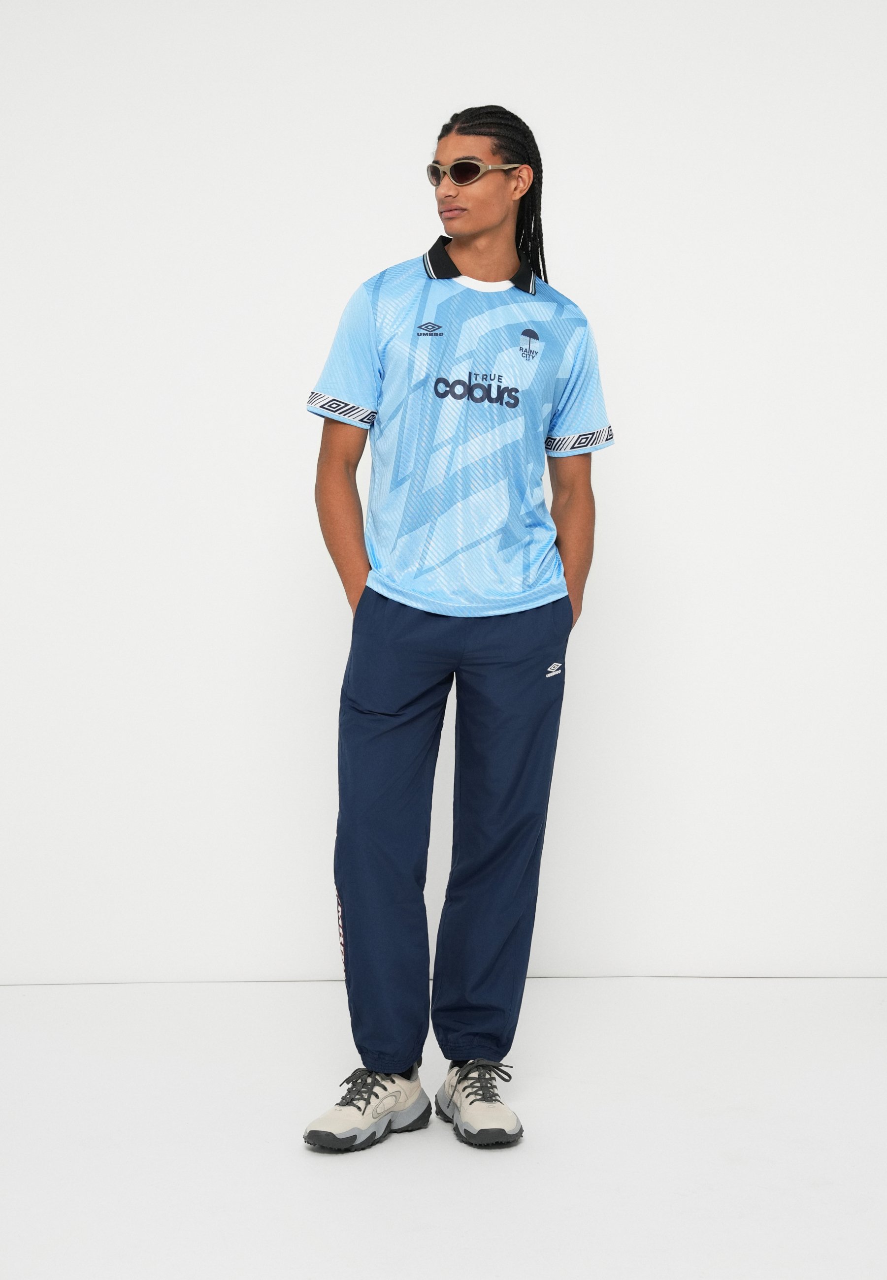 Umbro TAPED FOOTBALL UNISEX - Camiseta estampada - vista blue/azul