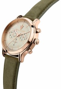 Roségoldener Chronograph mit einem olivgrünen Wildlederarmband, einem hellgrünen Zifferblatt, drei Nebenziffernblättern und einem strukturierten Gehäuse.