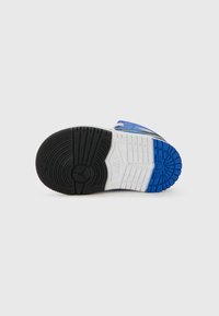 Jordan JORDAN 1 UNISEX - Baskets basses - black/game royal/white/light silver-coloured