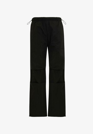 Sorte, lette bukser med elastisk talje, snørelukning, sidelommer og lige ben. Glat tekstur.