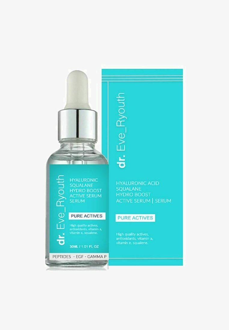 Przezroczysta szklana pipeta z metalową srebrną nakrętką, zawierająca przezroczysty serum. Opakowanie jest turkusowe z białym tekstem zawierającym informacje o produkcie.